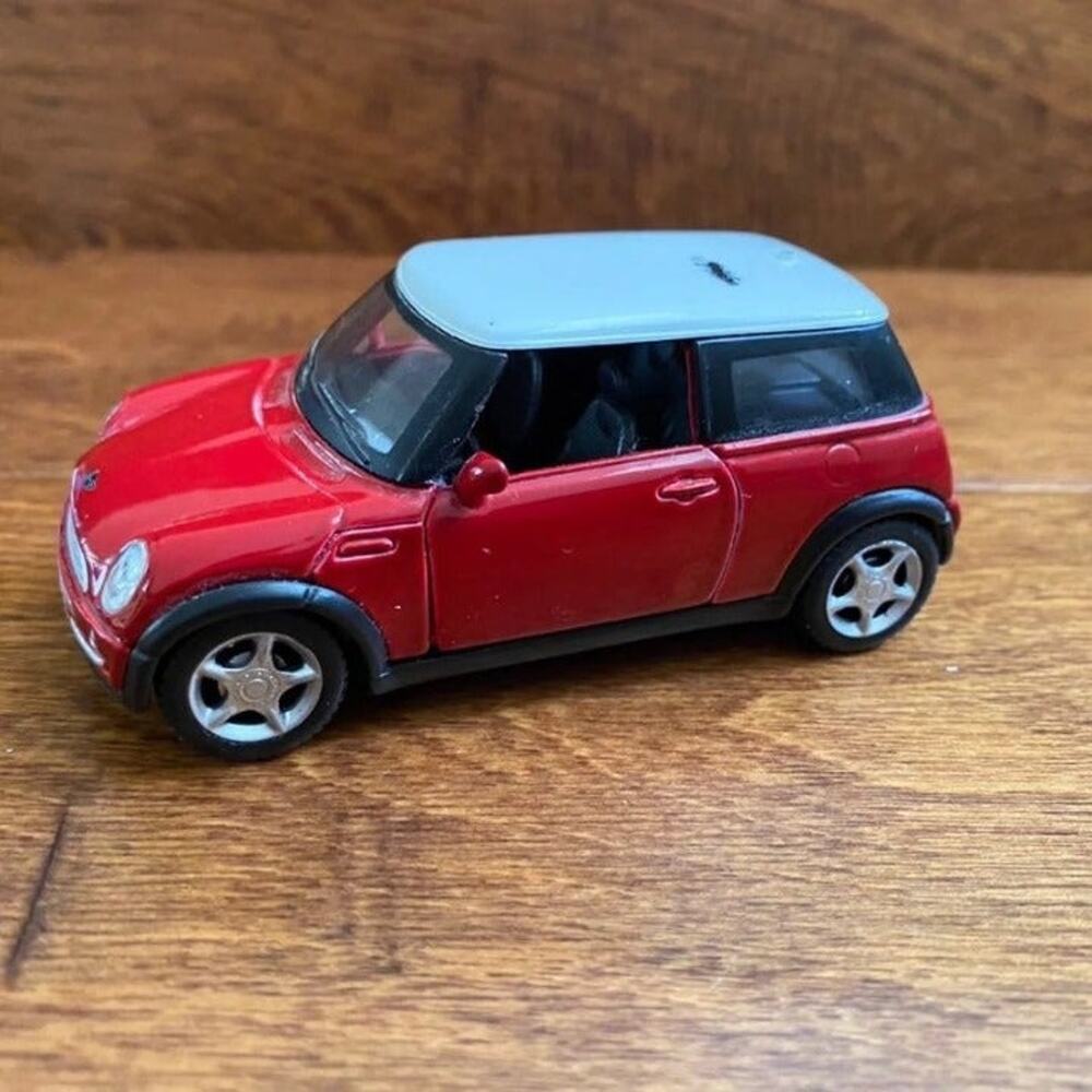MAISTO Mini Cooper Red Diecast Car 1:36